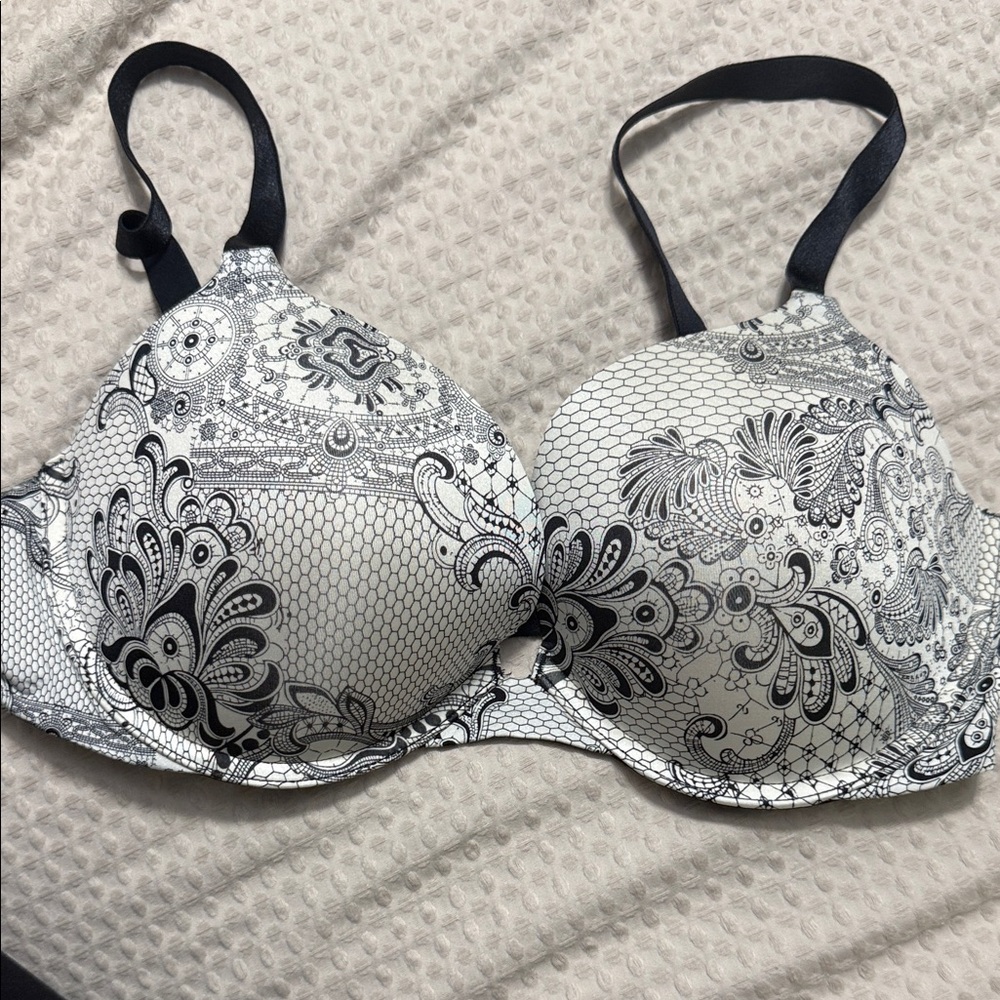 Soma Black and White Patterned Bra